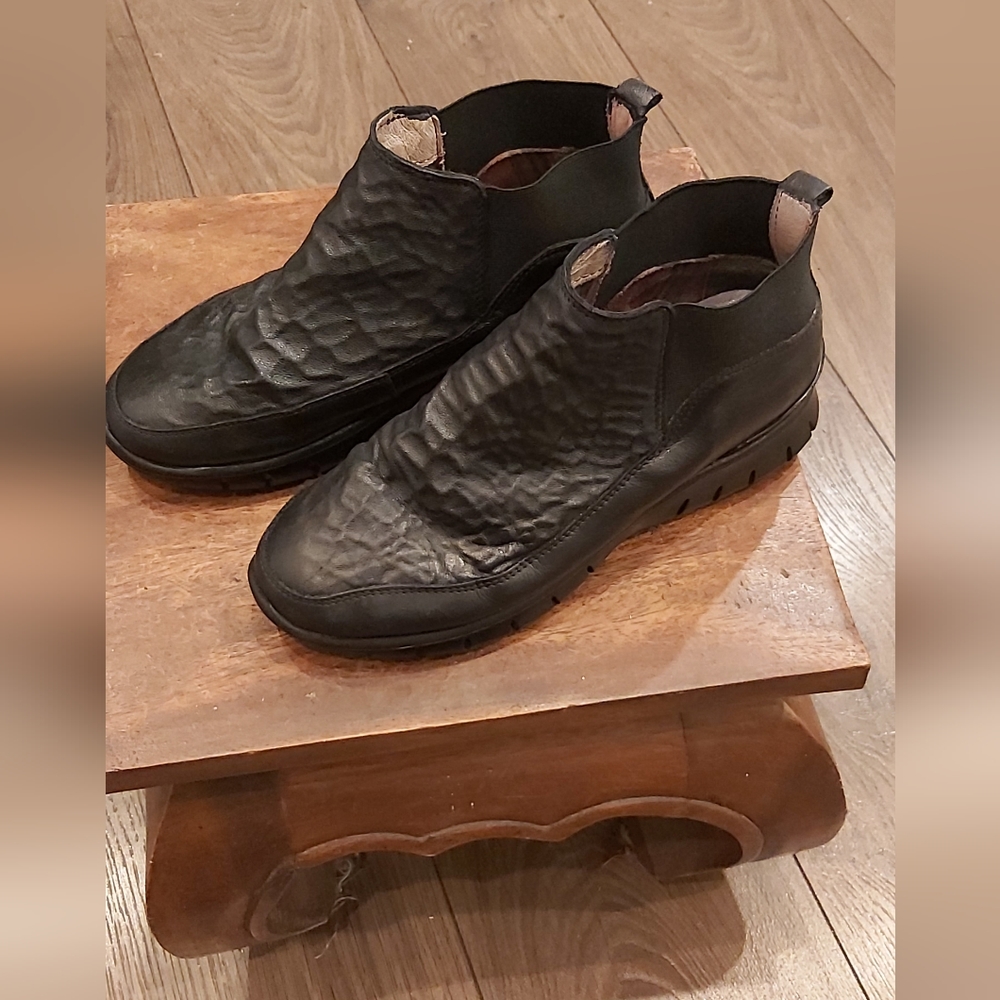 Felmini  black leather bootie